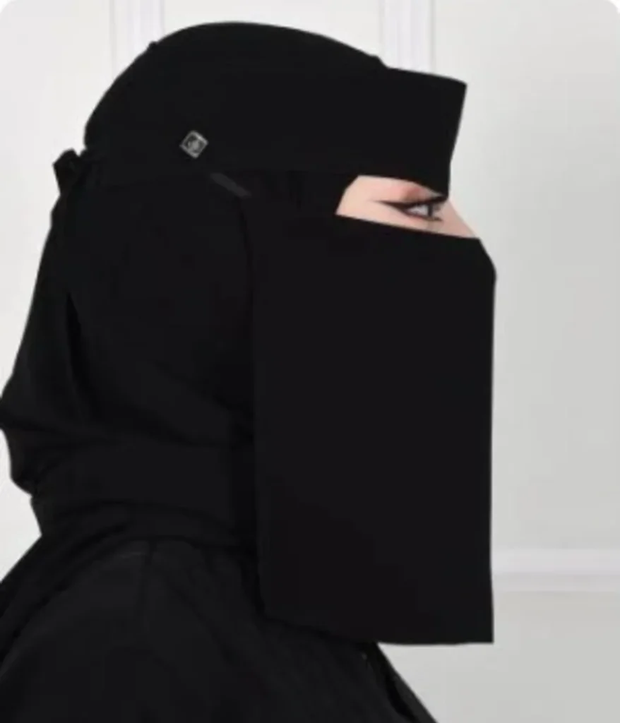 نقاب مطاط مائل مقوى